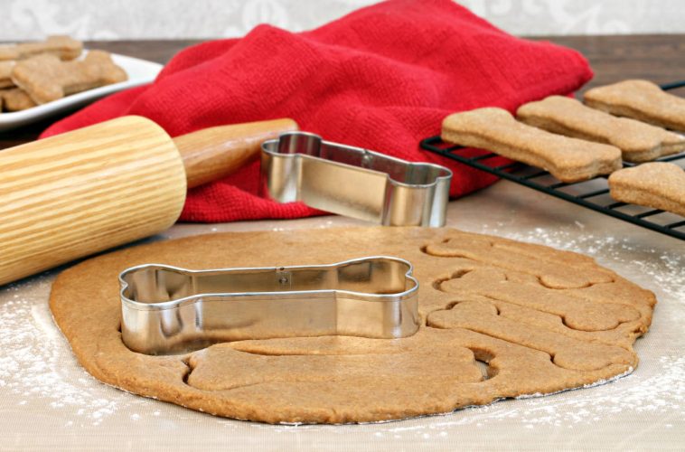 Setting of a rolling pin and dog bone cookies cutters.